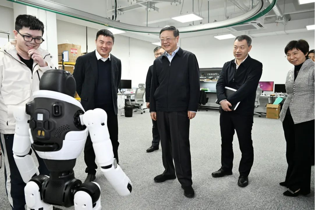 上海市委书记陈吉宁专题调研万向娱乐机器人